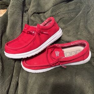 Hey dudes youth 3/4 Red Shoes